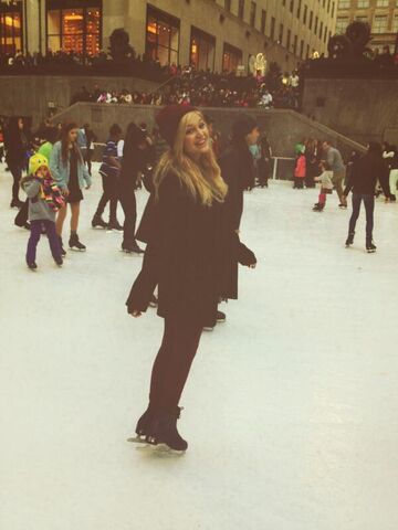 File:Olivia on Ice.jpg