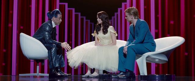 Plik:Caesar-katniss-peeta.jpg