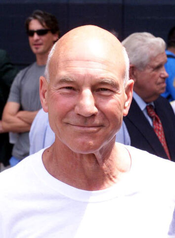 ファイル:PatrickStewart2004-08-03.jpg