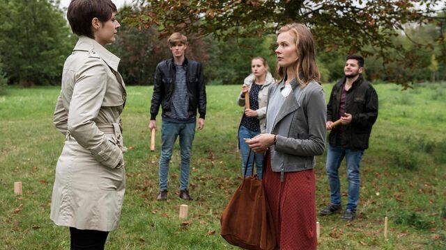 Datei:Theresa-faehrt-natalie-hinterher-sie-kann-nicht-glauben-dass-die-junge-frau-das-impl-folge-87-100- v-varxl b597af.jpg