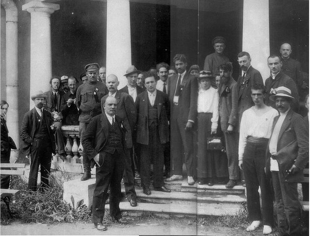 File:SegundoCongresoDelCominternLeninKárajanBujarinZinoviev19200719.jpg