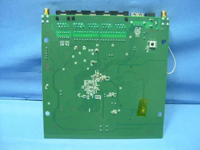 File:Linksys WRT160NL v1.0 FCCh.jpg