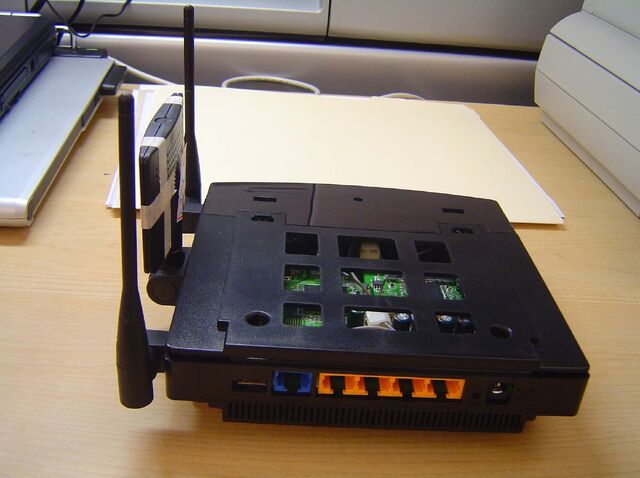 File:Linksys WRT600N FCCb.jpg
