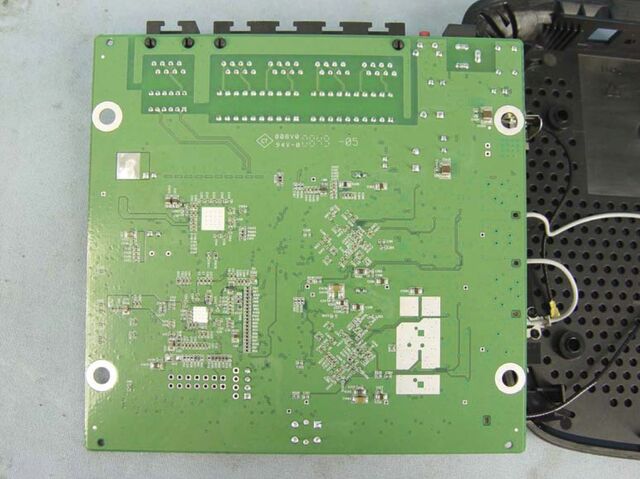 File:Linksys WRT400N v1.0 FCCo.jpg