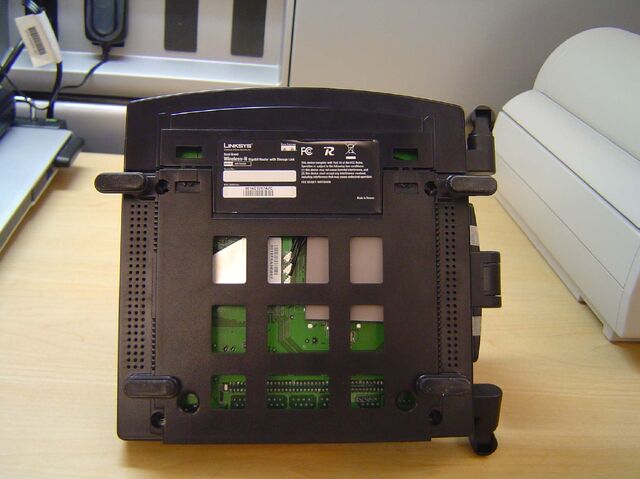 File:Linksys WRT600N FCCe.jpg