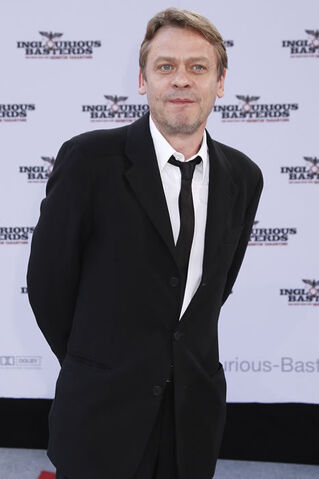 File:Sylvester Groth premiere.jpg