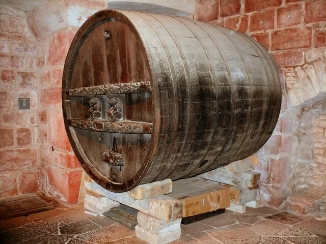 File:Giant beer barrel inside Haut-Koenigsbourg castle.jpg