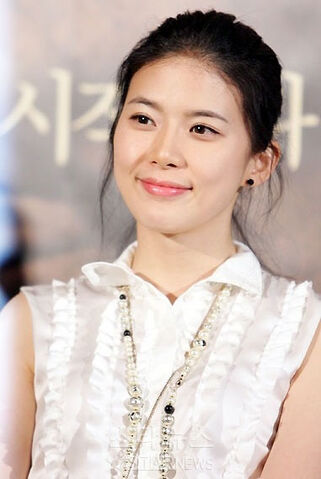 File:55172226-vuidtLee-Bo-Young19.jpg