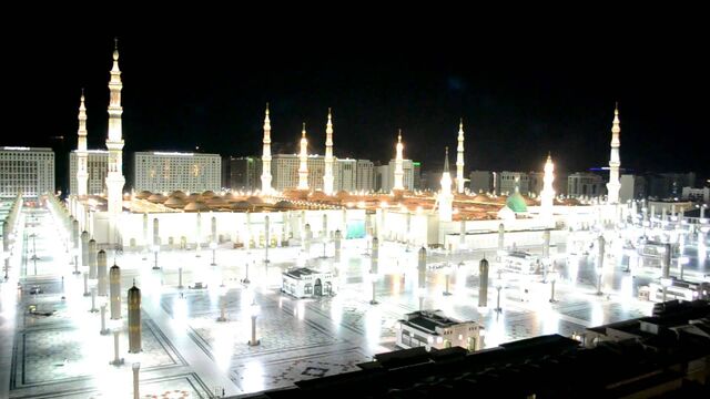 File:Prophet's Mosque in Night.jpg