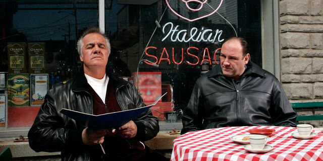 File:Ep86-tony-soprano-paulie-walnuts-italian-sausage-900.jpg
