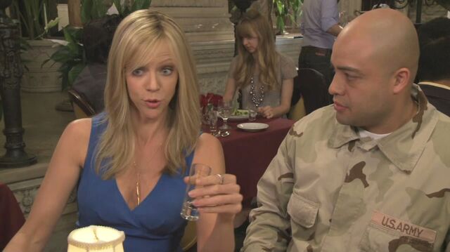 File:Dee with another soldier.jpg
