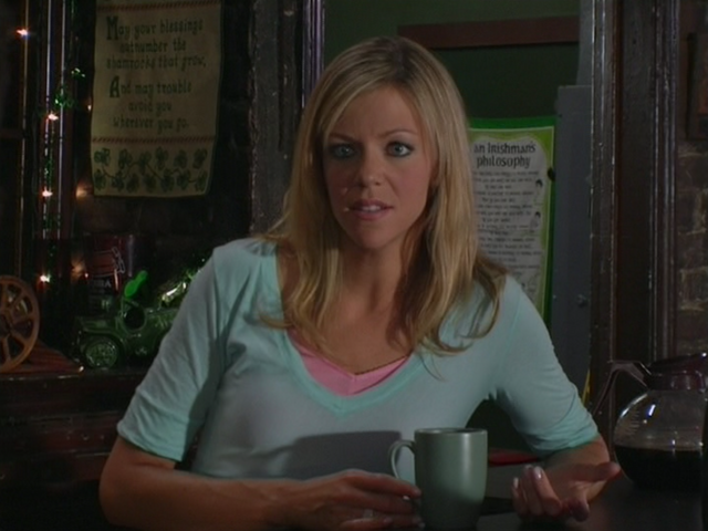 File:1x2 Dee at bar.png