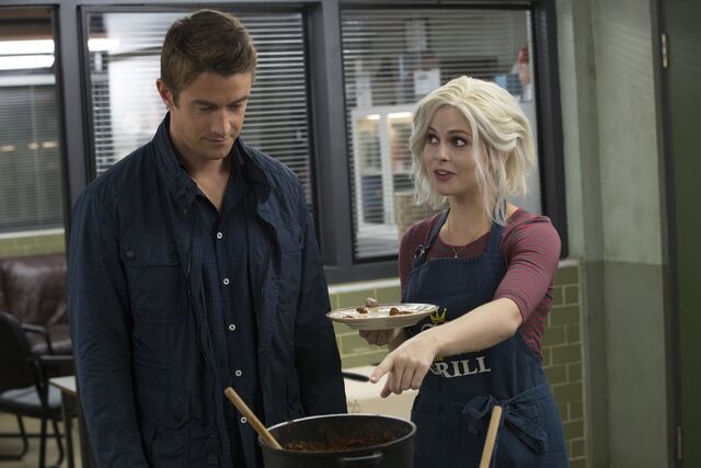File:IZOMBIE 302 005.jpg