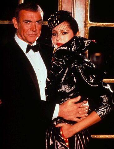File:Barbara-carrera-sean-connery.jpg