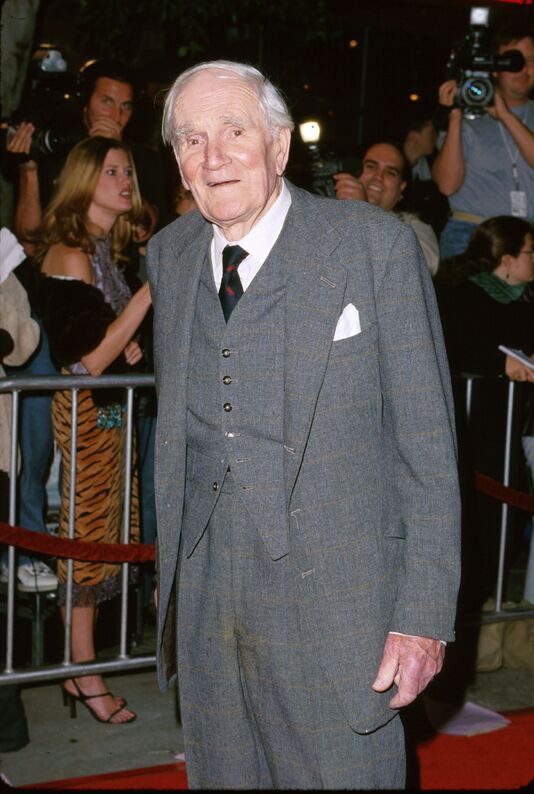 File:Desmond Llewelyn.jpg