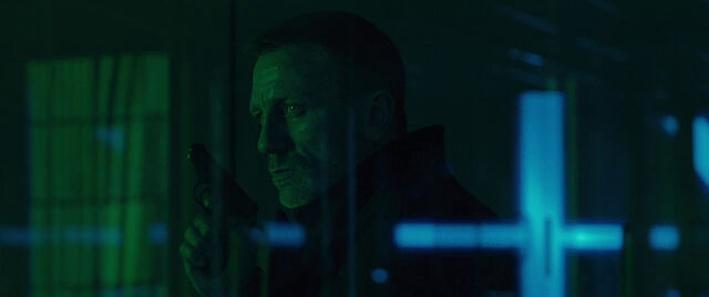 File:Bond holding PPKS.jpg