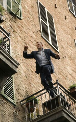 File:Quantum of Solace - Bond 3.jpg