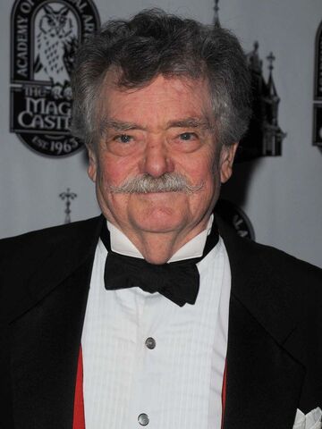 File:Bernard Fox.jpg