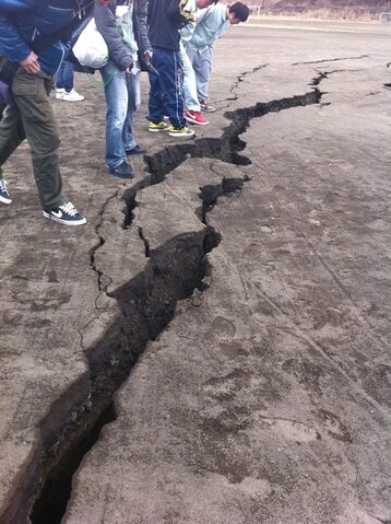 File:Japan-Earthquake-2011b-1-.jpg