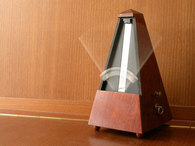 File:Metronome 1-8318.jpg