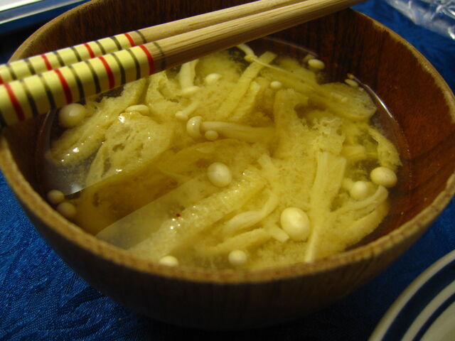 File:Enoki soup.jpg