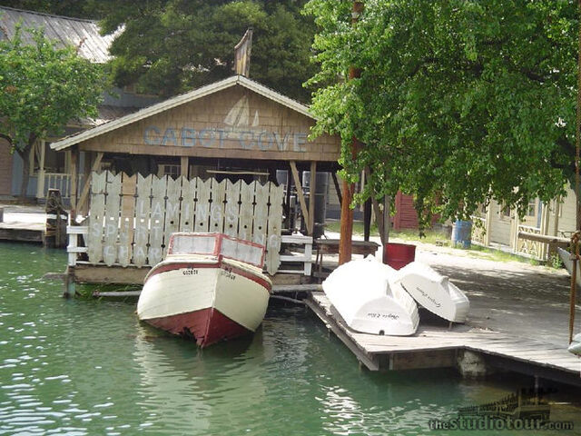 File:Jaws bgboat.jpg