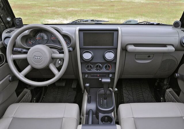 File:Jeep J8 4.jpg