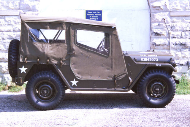 File:JeepRightTopDownM151.jpg