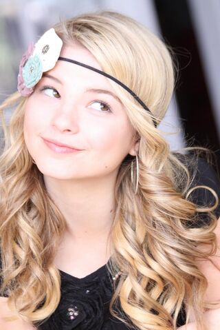 File:Stefanie Scott - 10.jpg