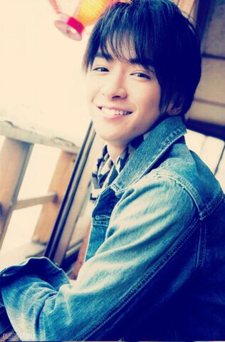 File:Chinen-yuri2.jpg