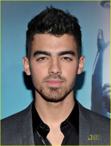 File:Joe-jonas-tron-legacy-09.jpg