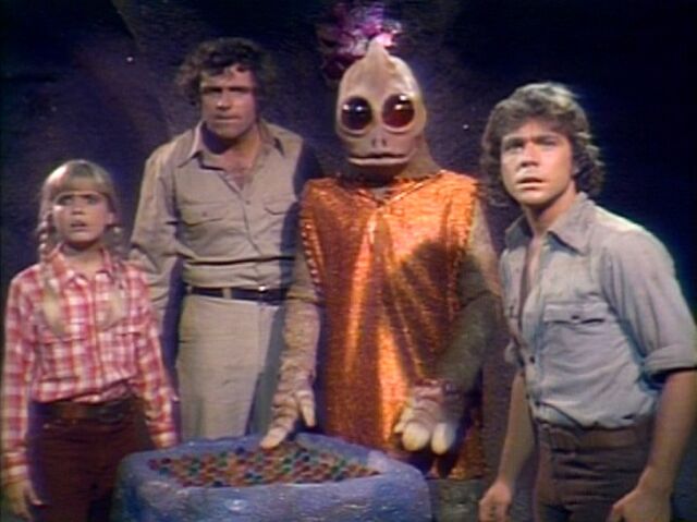 File:Landofthelostmarshallwillhollysleestak.jpg