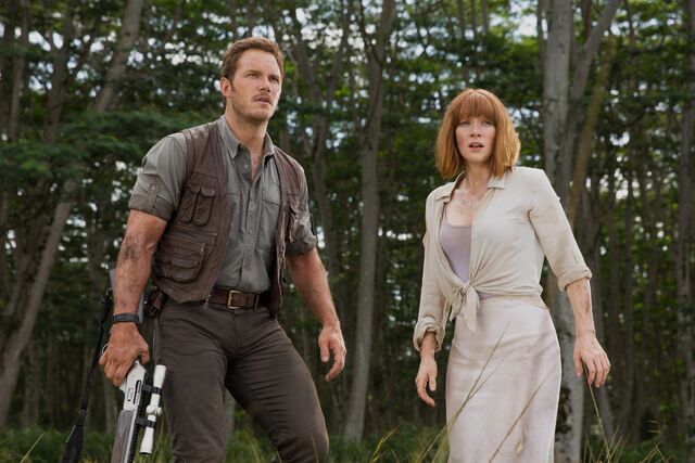 File:Jurassic-world-pratt-howard-2.jpg