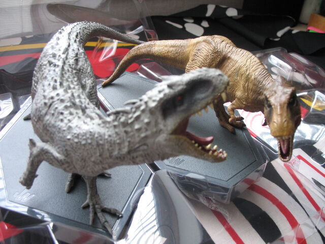 File:JW BR figurines5.jpg