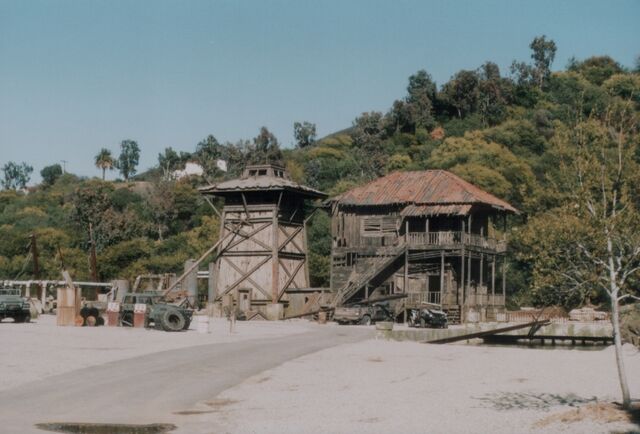File:Tlwset4.jpg