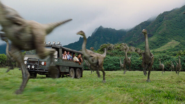 Файл:Gallimimus-running-by-truck.jpg