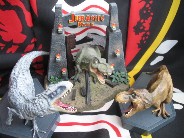 File:JW 3 figures.jpg