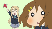 Mugi distracts yui