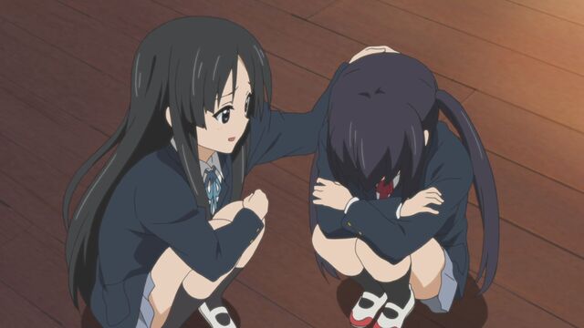 File:Mio and Azusa.jpg