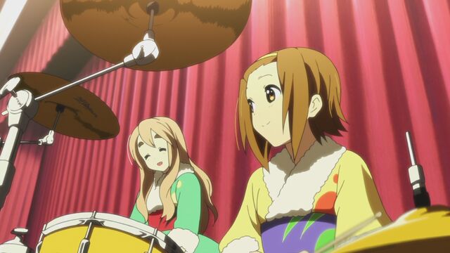 File:Tsumugi and Ritsu.jpg
