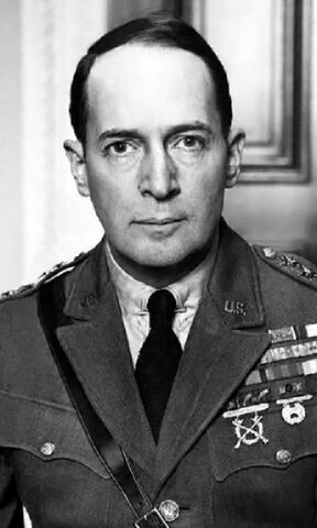 File:Douglas MacArthur Profile.jpg