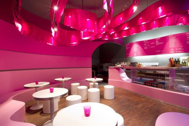 Plik:PinkiePiaRestauracja.jpeg