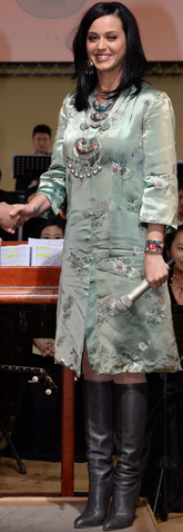 File:China National Orchestra Welcomes Katy Perry.png