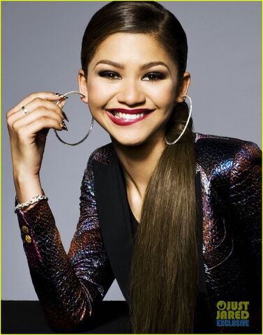 File:Zendaya-photoshoot-for-Just-Jared-s-2014-RDMA-photobooth-zendaya-coleman-37083827-500-636.jpg