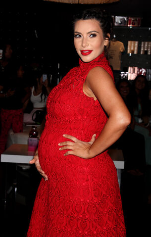 File:Kim-kardashian-pregnant-shot.jpg
