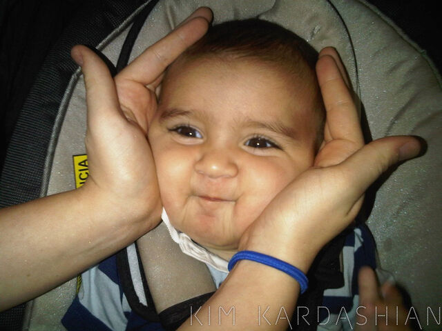 File:Mason-disick-kim-kardashian-baby-face-screen-saver-091410.jpg