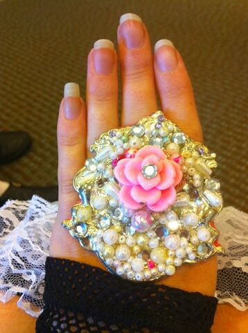 File:Kerlis-handmade-flower-and-pearls-ring-gallery.jpg