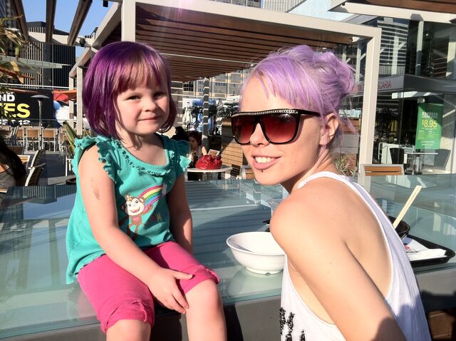 File:Kerli purple hair 9.jpg