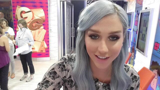 File:Keshas facebook 59 2014.jpg