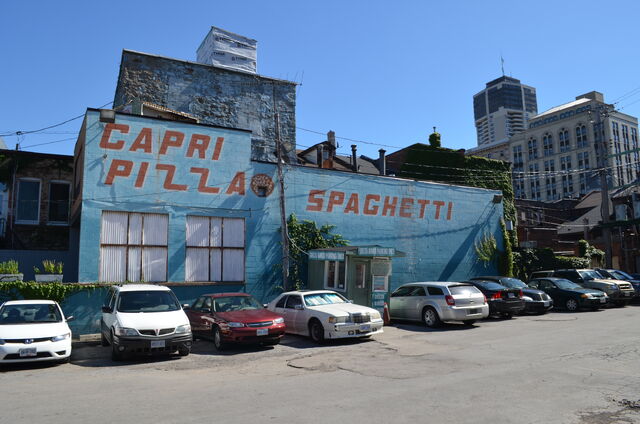 File:CapriPizza.jpeg